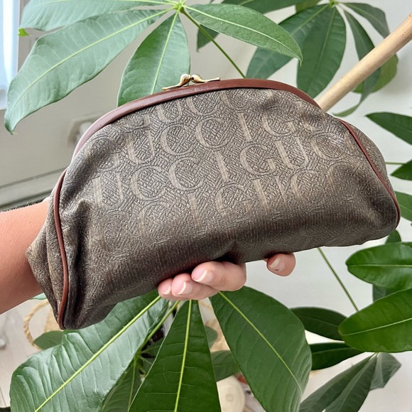 Vintage Gucci Clutch with rare monogram and kiss lock - Picture 4 of 17